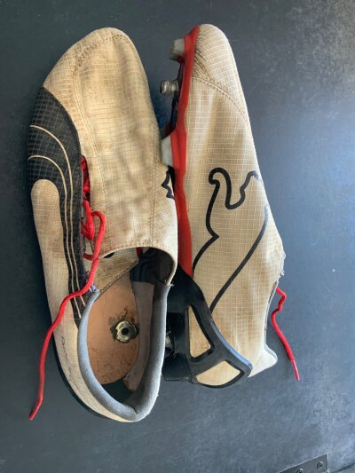 Ljungberg Arsenal Match Worn Football Boots: Puma white boots with his autograph printed to both boots. And number 8 to both tongues. Worn v Everton on 18 3 2007 and in fair condition. From reputable source.