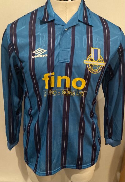 1995 - 1996 Sliema Wanderers Match Issued Football Shirt: Umbro large long sleeve blue home shirt with number 18 to rear. Excellent condition. Sliema were champions this season.