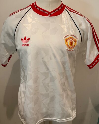 Manchester United 1991 ECWC Winners Football Shirt: Original Adidas shirt size 42-44 in excellent condition.