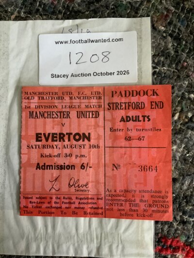 1968/69 Manchester United v Everton Football Ticket: Good condition league match with light fold.
