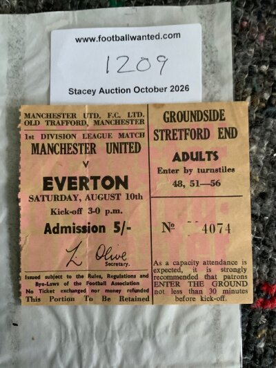 1968/69 Manchester United v Everton Football Ticket: Good condition league match with light fold.