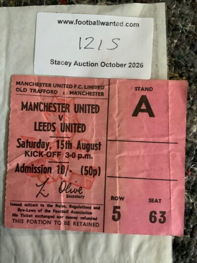1970/71 Manchester United v Leeds Utd Football Ticket: Good condition league match with light fold.