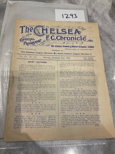 1908 - 1909 Chelsea v Salisbury City Football Programme: Friendly dated 21 11 1908 in good condition with no team changes. Not ex bound but tiny tear on spine.