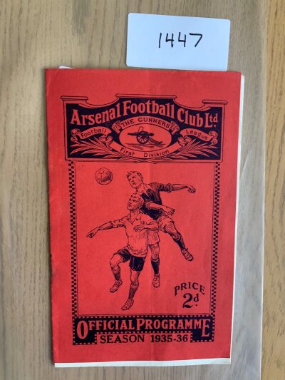 1935 Charity Shield Football Programme: Arsenal v Sheffield Wednesday played at Highbury on 23 10 1935. Good condition with no team changes. Score written inside and staples rusted away.