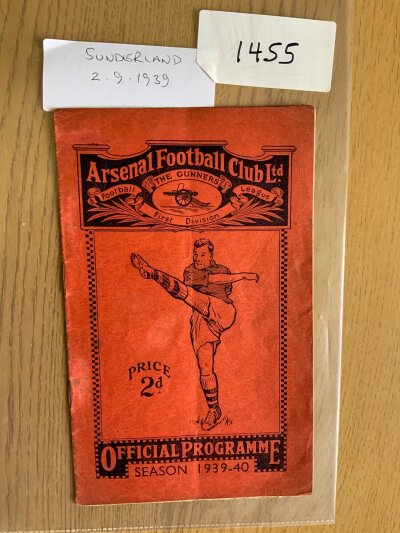 Arsenal 1939 - 1940 v Sunderland Football Programmes: Truncated season dated 2 9 1939 in good condition with no team changes.