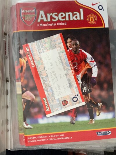 Arsenal Football Programme + Ticket Collection: Probable complete run of programmes + tickets from 2000/2001 to 2004/2005 which covers the famous invisible team. 6 folders include some programmes of matches played at Highbury not involving Arsenal and more.