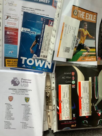 Arsenal Reserve Youth + Football Team Sheet Collection: Must be near complete of all non first team home match programmes plus 1st X1 team sheets from 2000/2001 to very recent. There are nearly 20 large ring binders full and they include many additional items including tickets. Unchecked so a must view.