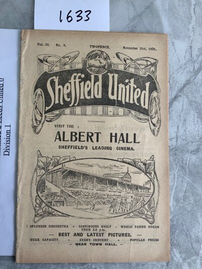 1925 - 1926 Everton v Leeds United Football Programme: Excellent condition league programme with no team changes. Ex bound with covers intact.