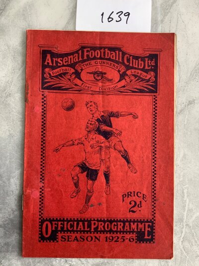 1925 - 1926 Arsenal v Leeds United Football Programme: Good condition league programme with no team changes. Rusty staples holding firm.