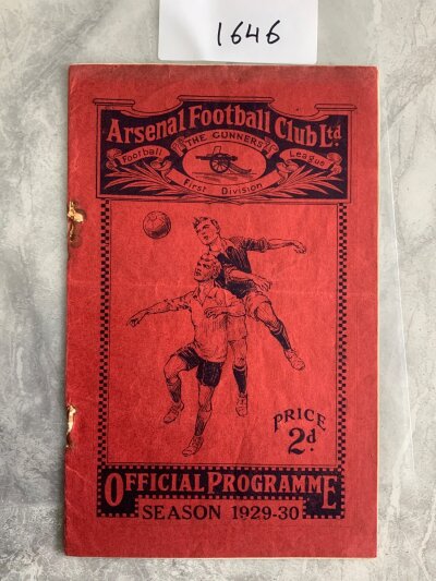 1929 - 1930 Arsenal v Leeds United Football Programme: Fair condition league programme with no team changes. Staples have rusted away leaving hole.