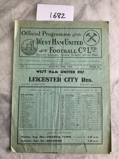 37/38 West Ham v Leicester City Football Combination Programme: Good condition reserves programme with no team changes. Fold.