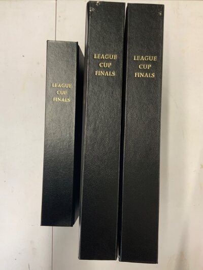 League Cup Final Football Programme Collection: A complete run including replays from 1967 to 2006. Very good condition housed in 3 binders.