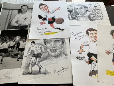 Tottenham Signed Football Prints: 16 x 12 inch prints to include Bobby Smith with FA Cup in 1961 then caricatures of Jones Peters Mullery and Greaves all hand signed plus 2 unsigned. (7)