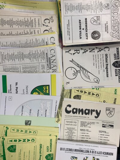 Norwich City Home Reserve + Youth Home Football Programmes: From the 80s onwards with heavy duplication. Very good. (Est 170)
