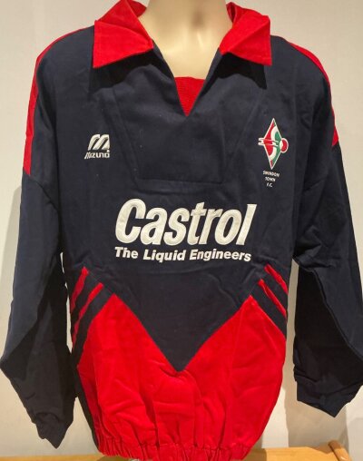 Swindon Town 1995 - 1996 Player Issue Tracksuit Top: Unused Mizuno black and red small Castrol sponsored top. Never available commercially. Nice item.