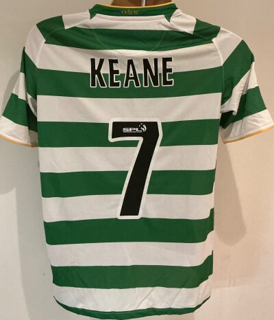 Replica Football Shirts: Brand new condition shirts to include Celtic Brentford Ipswich Leeds and Los Angeles. Two have tags and two have names to rear. (5)