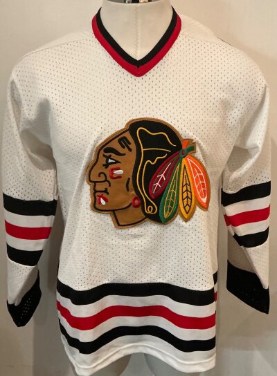 Chicago Black Hawks 1985 Ice Hockey Match Shirt: CCM medium sized shirt although it’s extremely big. U used and given to a shirt rep by the club. U used in excellent condition.