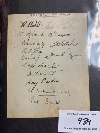 Arsenal 1931-32 Football Autographs: Large blank page signed by 14. Signatures of management Herbert Chapman and Tom Whittaker plus players John Bastin Jack Beasley Parkin Stockill Parker Moss and a few we dont recognise.
