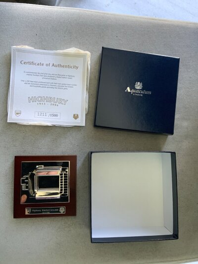 Arsenal Football Memorabilia: Limited edition Highbury Stadium corporate gift made by Aquascutum in 2006 to commemorate the end of the great venue. Greetings card dedicated to Susan signed by 13 inc
Using Rix Brady Young Devine Jennings Talbot and others. C/W a few signed photos and some league winning team sheets that may be copies. Nice lot.
