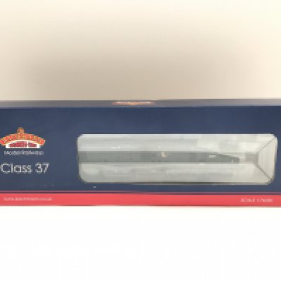 A Boxed Bachmann 00 Gauge Class 37/0 Diesel D6712 BR Green Weathered. #32-776Y.