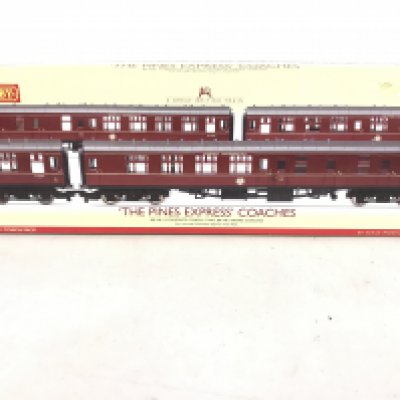 A Boxed Hornby 00 Gauge The Pine Express Coaches #R4229.