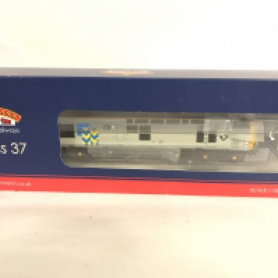 A Boxed Bachmann 00 Gauge Class 37/5 Diesel 37514 Railfreight Metals Sector #32-386 DCC.