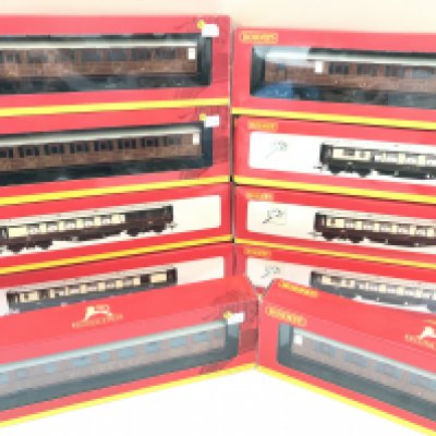 A Collection of Boxed Hornby 00 Gauge Coaches.including Pullman.