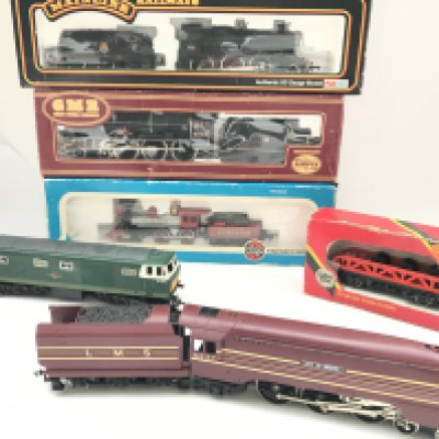 A Collection of Boxed And Loose 00 Gauge Locomotives including Palitoy. Airfix etc. No Reserve.