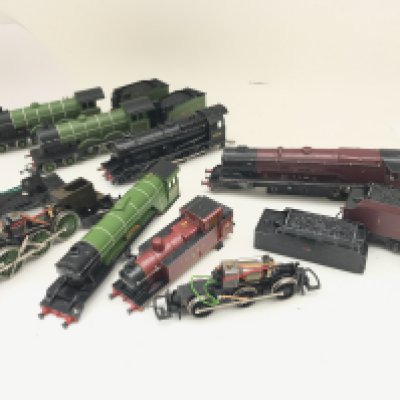 A Collection of 00 Gauge Locos. Tenders ideal for Spare Parts and Repairs. No Reserve.