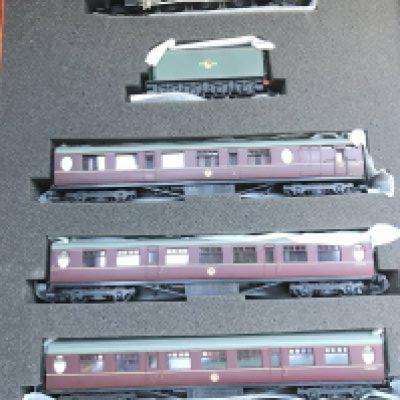 A Bachmann 00 Gauge The Elizabethan Set in Presentation Case.