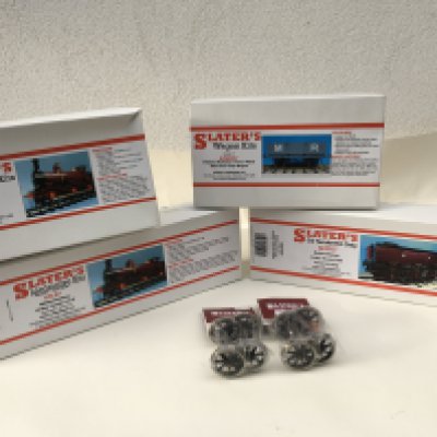 4x opened boxed Model railway kits by Slaters including box 1 and 2 of G3L07 locomotive ..box G3T07 a tender..box G3W027 a 5 plank wagon. Also includes 2unopened packs containing wheels on axles. No reserve