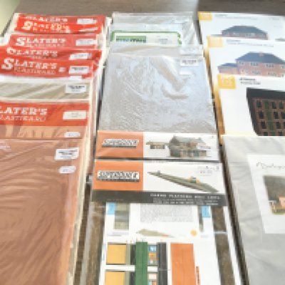 A collection of 18 packets contains accessories used in creating model scenes such as a railway or town layout. No reserve