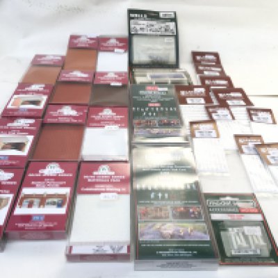A collection in excess of 25 new unopened 00 model railway accessories by PECO ..Slaters and others all for creating scenes. No reserve