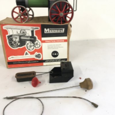 A boxed Mamod Traction Engine TE.1. Includes spirit lamp..filler funnel..steering extension. No reserve.