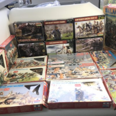 A collection of boxed ESCI plastic figures featuring WWII.Napoleonic..Colonial..Confederates and Crimean. Also includes STRELETS American civil war and Musk figures