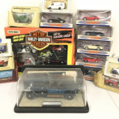 A Collection of Boxed Diecast Including a Franklin Mint 1929 Rolls-Royce.