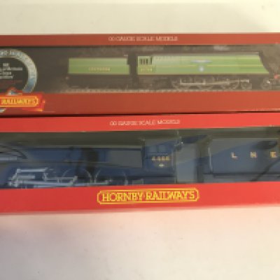 2 Boxed Hornby 00 Gauge Locomotives. A SR Battle Of Britain Loco Spitfire #R.374 and a LNER A4 Herring Gull Limited Edition.