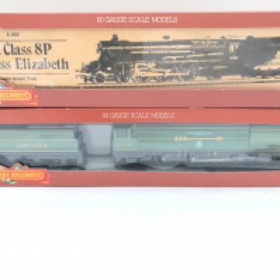2 X Boxed Hornby 00 Gauge Locomotives. A SR 4-6-2 Loco Fighter Pilot #R.866 and a BR Class 8P 4-6-2 Loco Princess Elizabeth. #R.080.