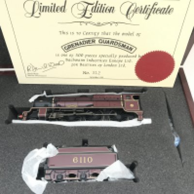 A Bachmann 00 Gauge Grenadier Guardsman. I'm presentation Box.