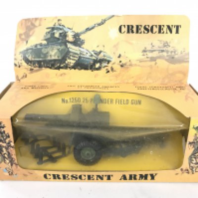 A Boxed Crescent Toys 25-Pounder Field Gun. #1250. No Reserve.