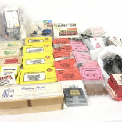 A collection in excess of 30 pieces relating to model railways manufacturers include..Ratio..Stephen Poole..Will Finecast..Dapol..Parkside and others. No reserve.