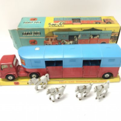 A Boxed Corgi Circus Horse Transporter With Horses #1130. Box Is Worn.