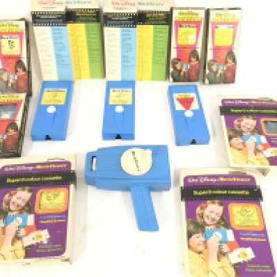 A Disney Movie Viewer with a Collection of Movies.NO RESERVE