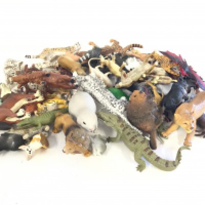 A bag containing a quantity of toy animals. To include Early Learning Centre and Schleich. NO RESERVE