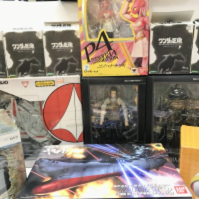 A Collection of Various Boxed and Loose Toys Including Japanese. No Reserve.(2).