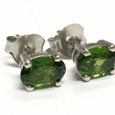 A pair of chrome dropside studs in silver 