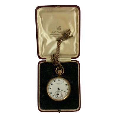A 9 carat gold button wind pocket watch and chain, total weight 85.7g.