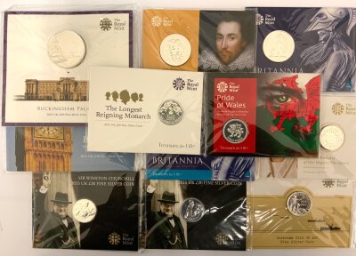 A collection of 11 Royal Mint fine silver coins.