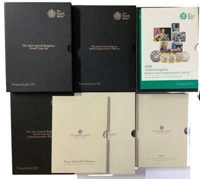 4 Royal Mint issue year sets 2016,2017,2018,2019, together with 4 uncirculated royal mint coins sets.