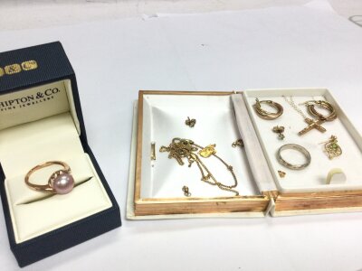 A collection of gold jewellery including a rose 9ct gold ring, Koala pendant, earrings. 10.7g total weight.